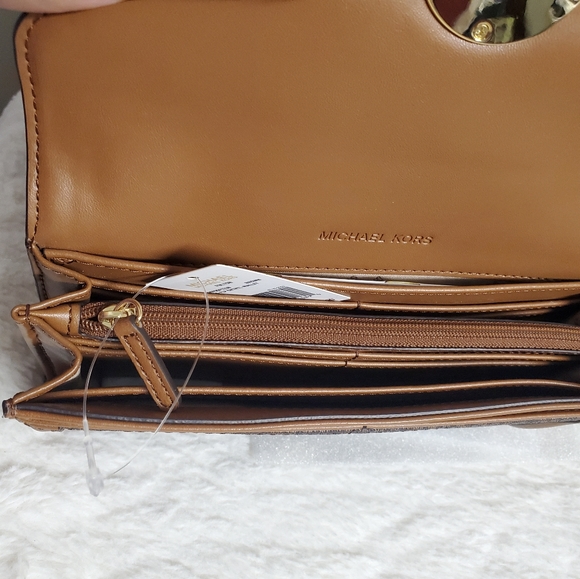 Michael Kors Wallet - Picture 2 of 3